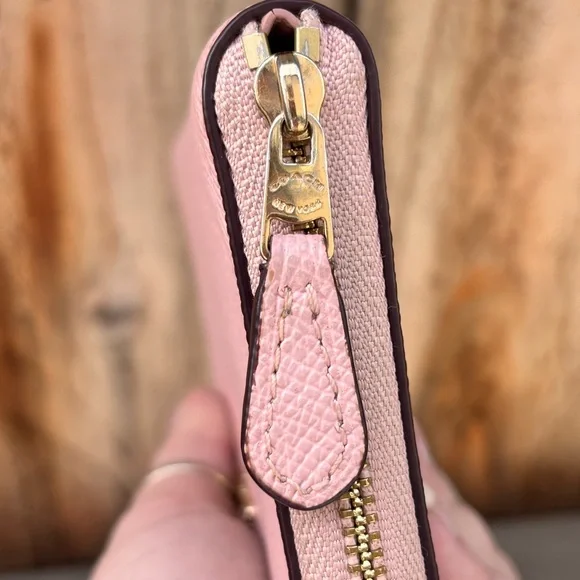 COACH Pink Crossgrain Leather Zip-Around Wallet RETAILS $238 - Picture 10 of 16